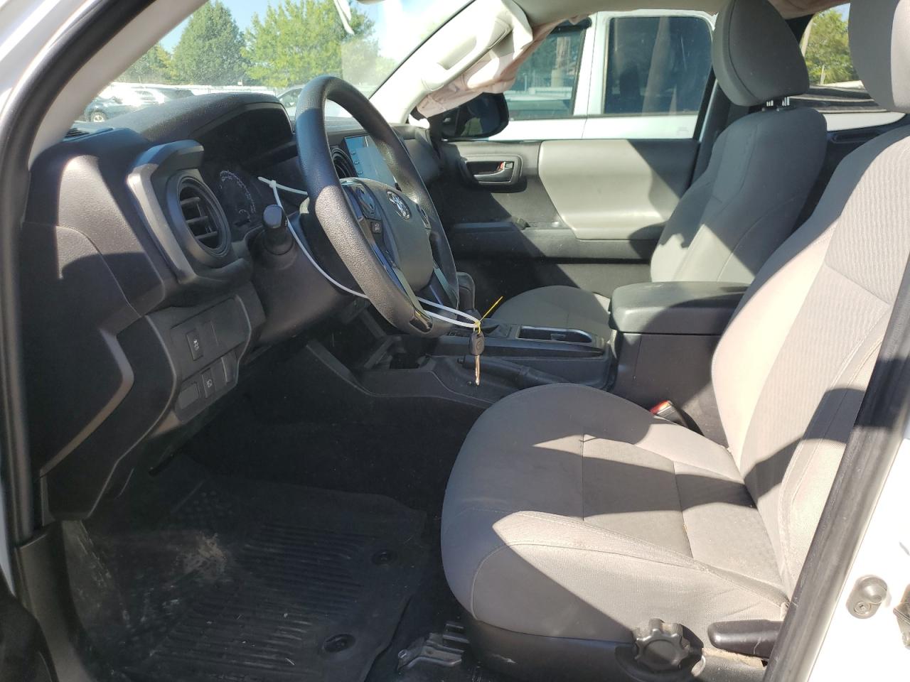 Toyota Tacoma Access Cab Image 3