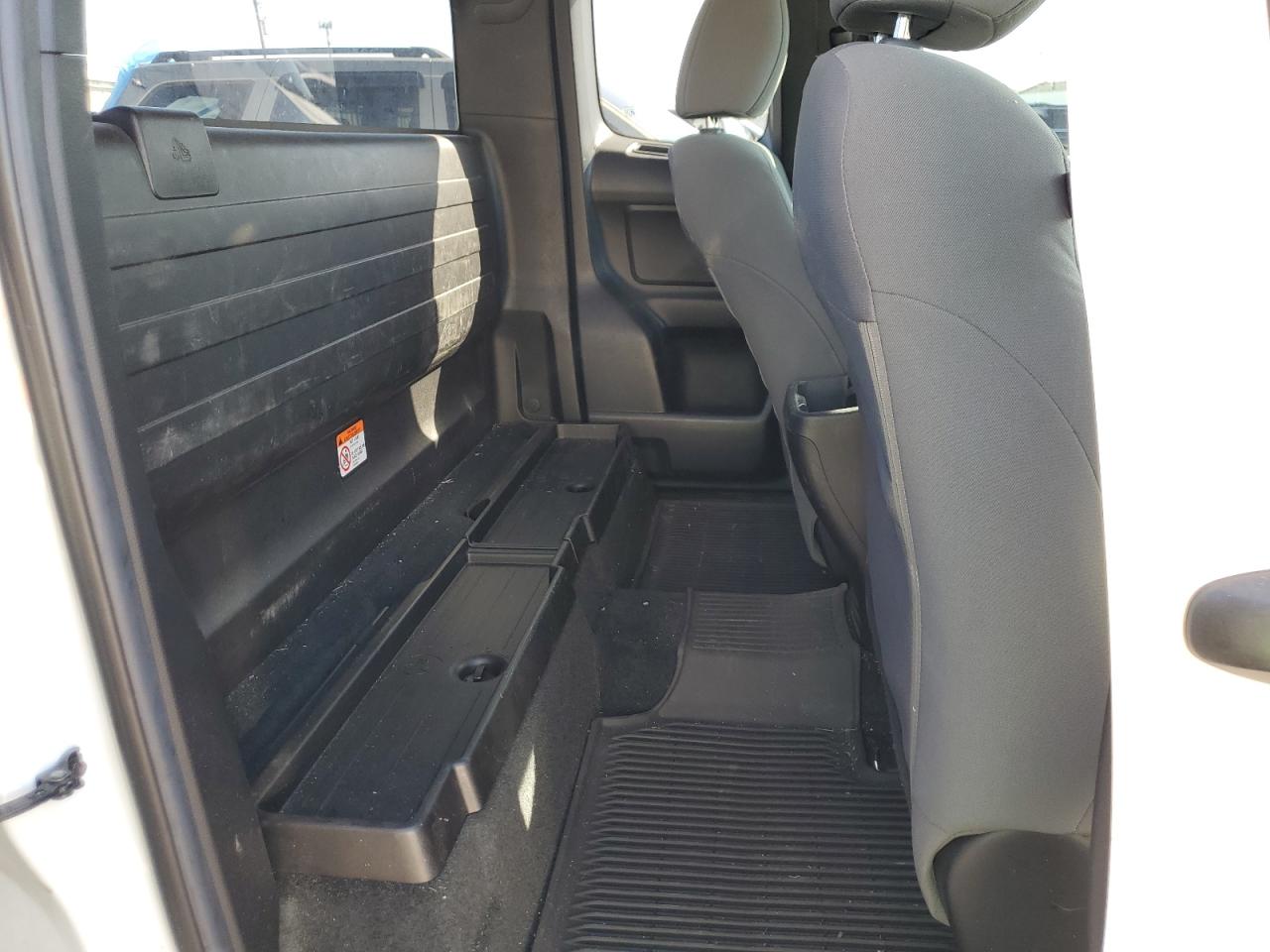 Toyota Tacoma Access Cab Image 11