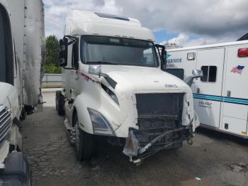  Salvage Volvo Vnl