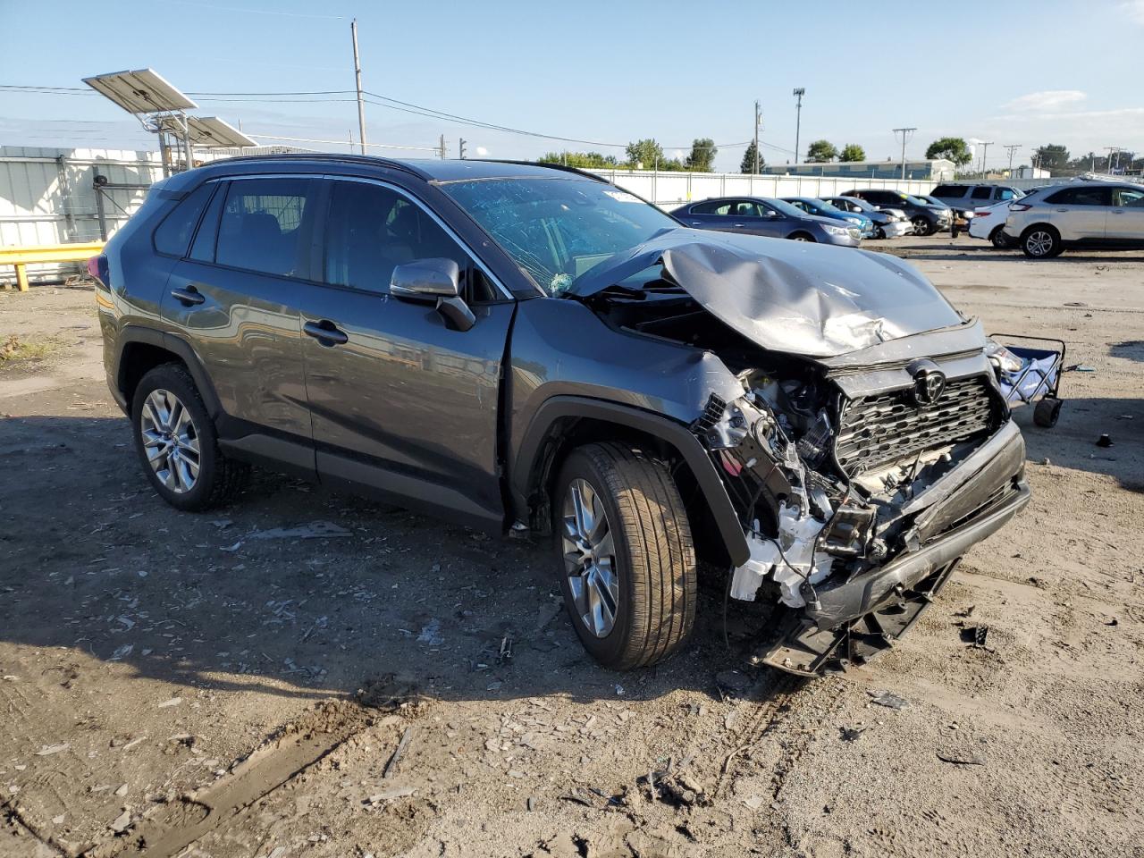 Toyota RAV4 Xle Premium Image 8