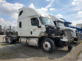  Salvage Freightliner Cascadia 1