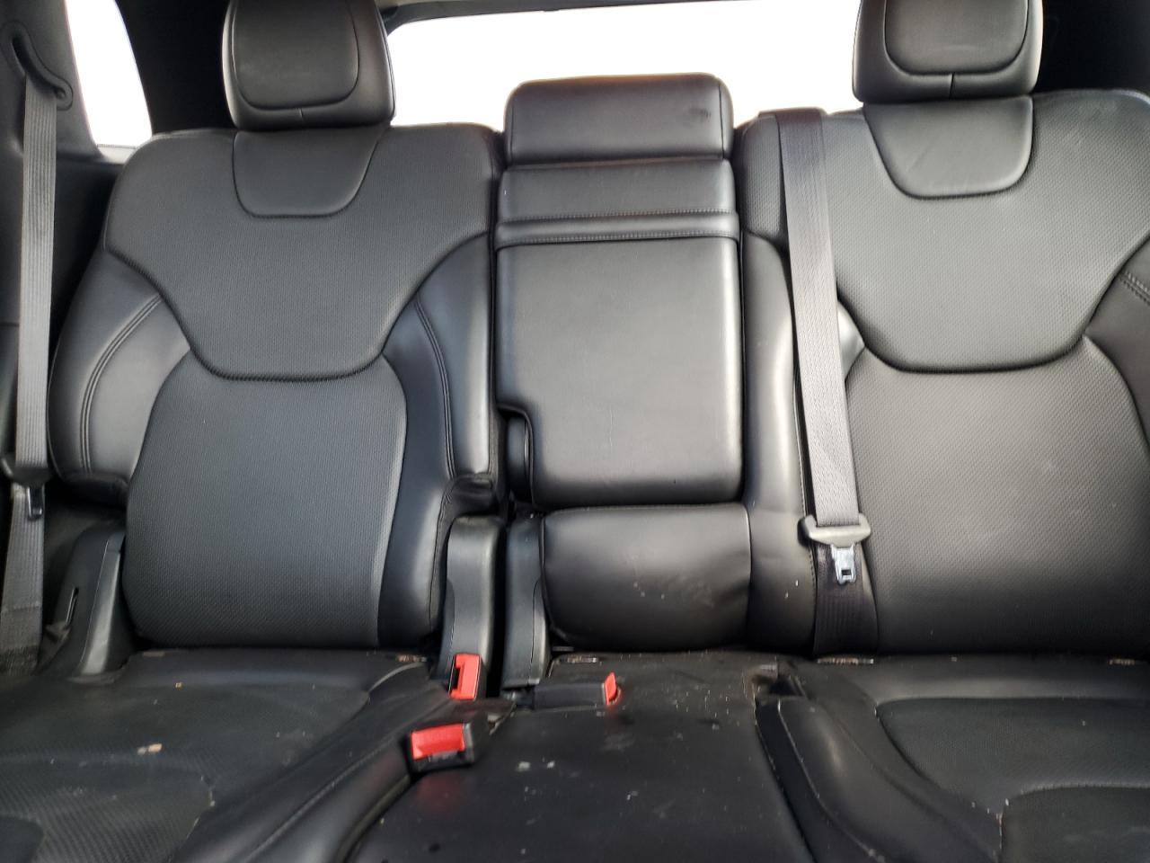 Jeep Cherokee Overland Image 10