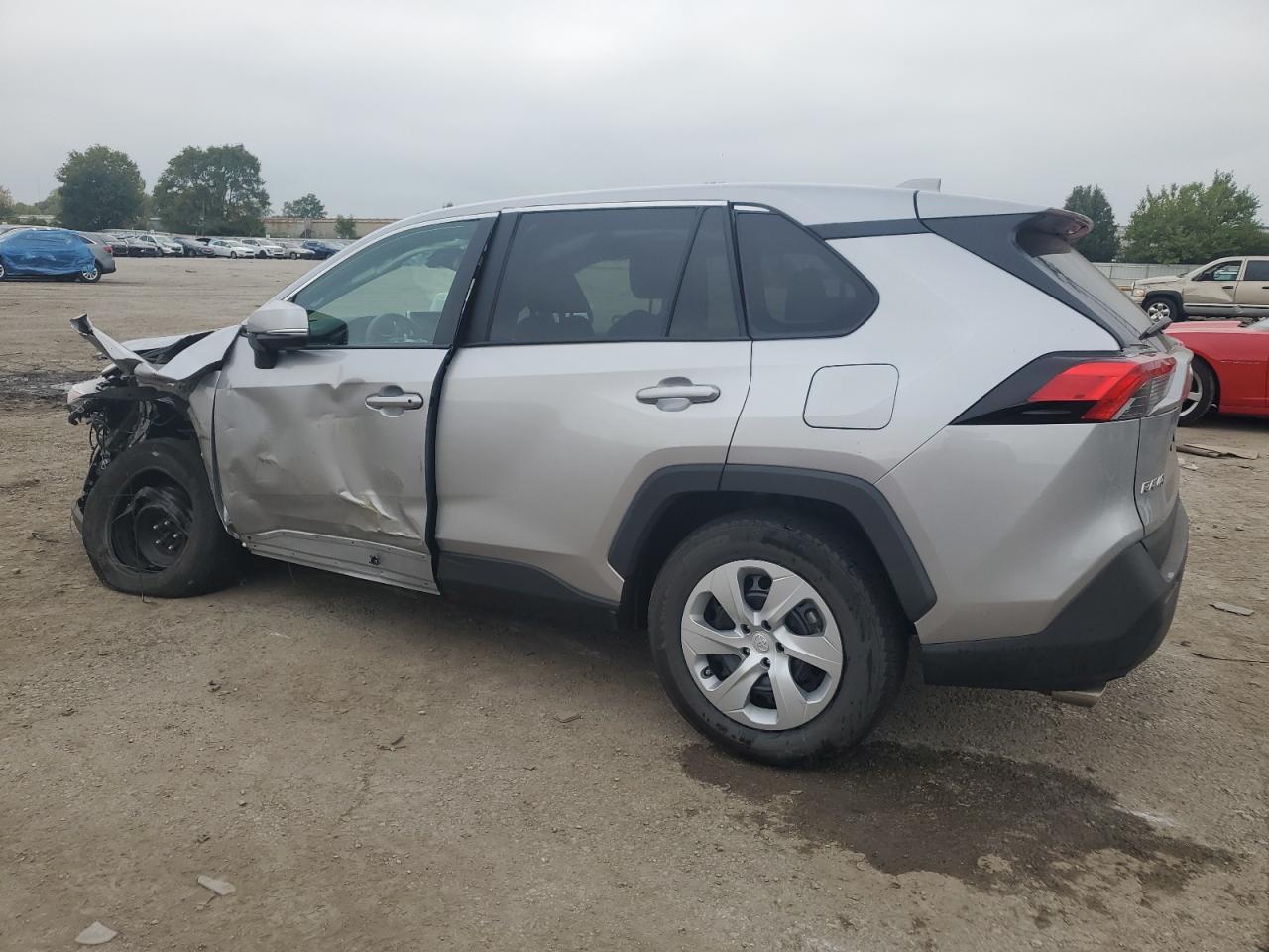 Toyota RAV4 Le Image 9