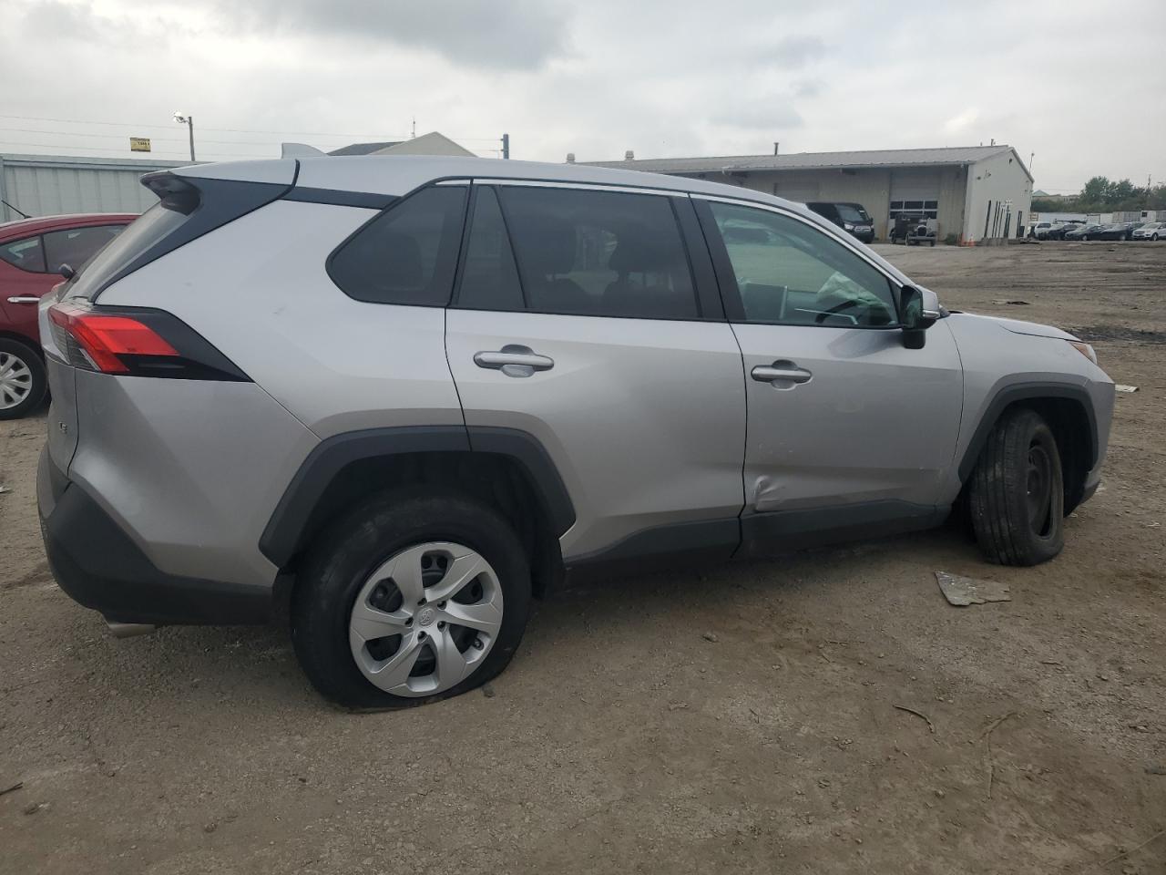 Toyota RAV4 Le Image 11