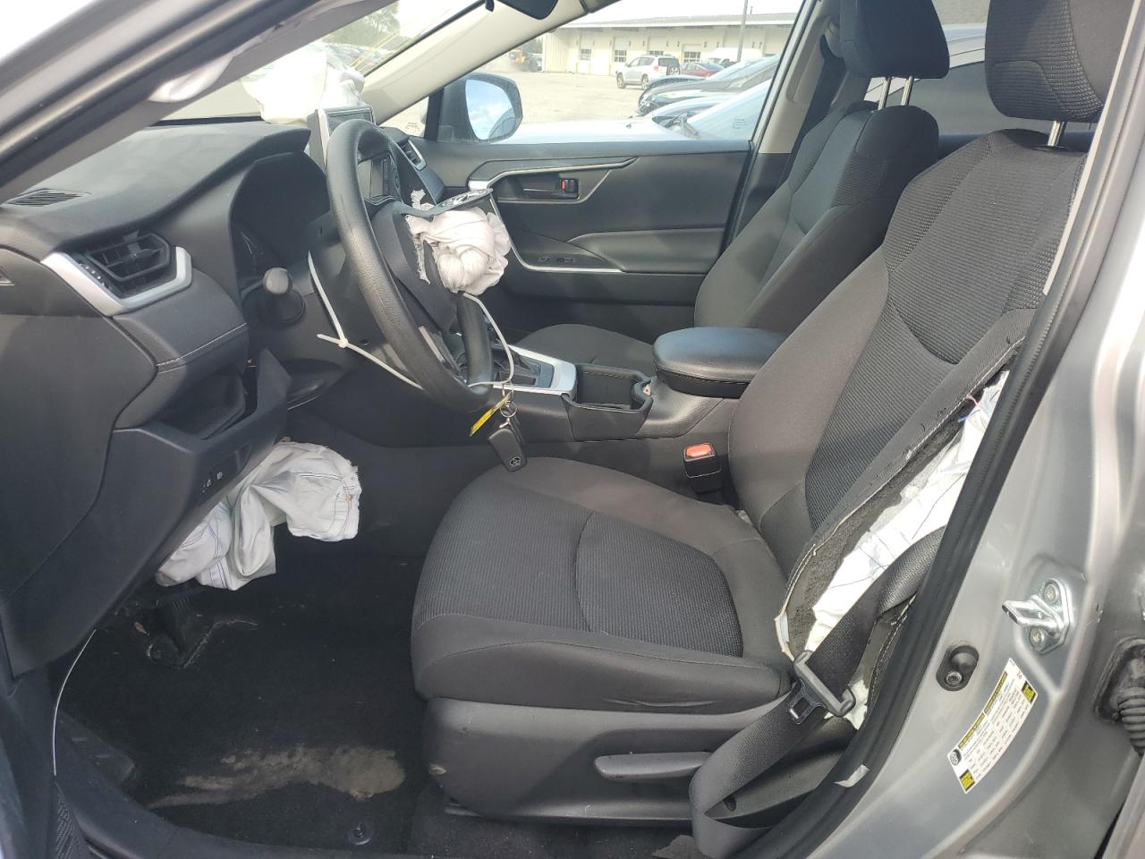 Toyota RAV4 Le Image 13