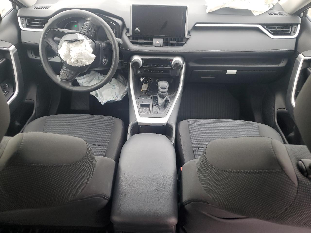 Toyota RAV4 Le Image 7