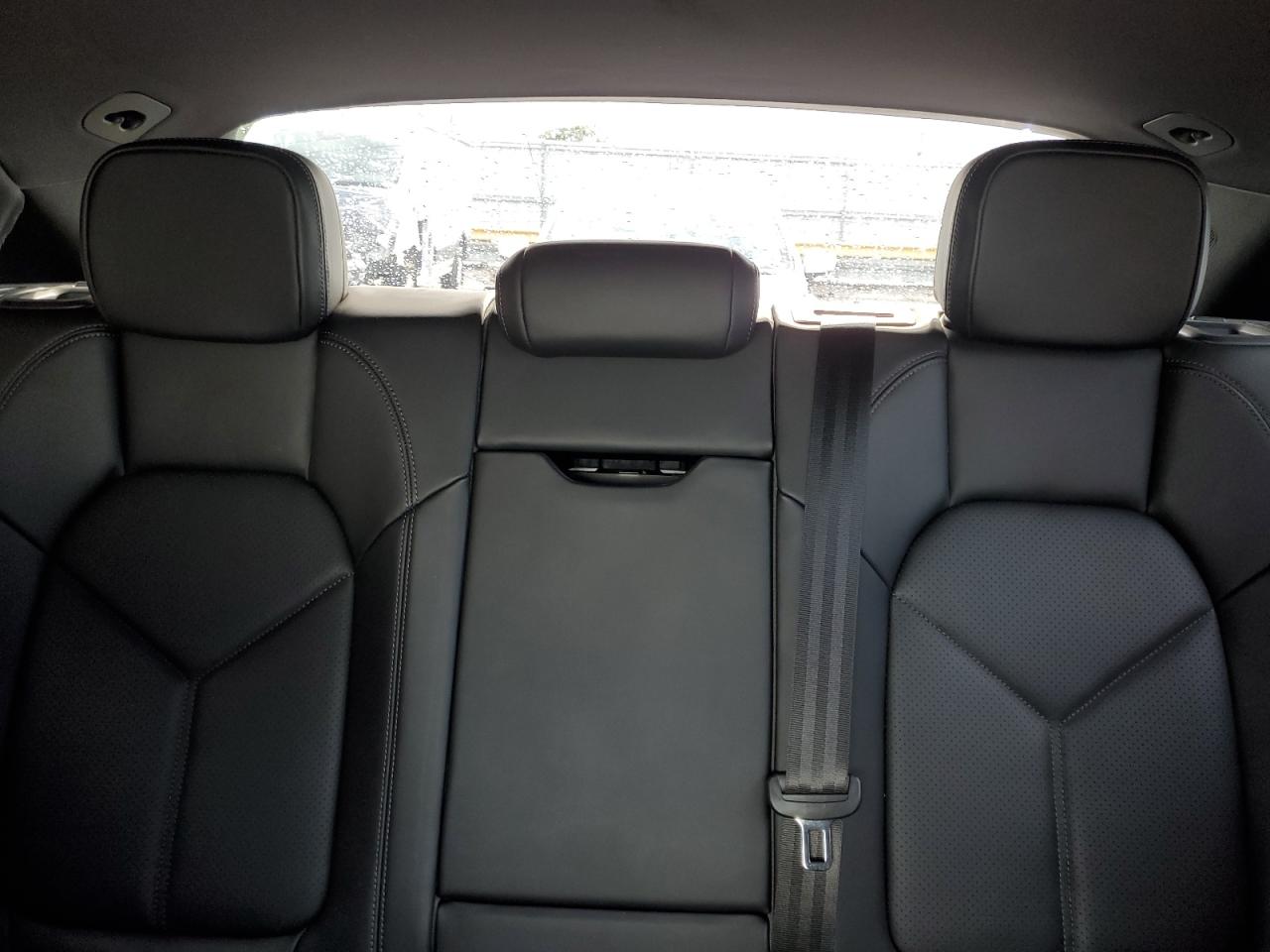 Porsche Macan S Image 9