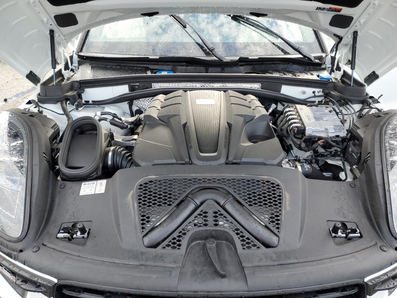 Porsche Macan S Image 8