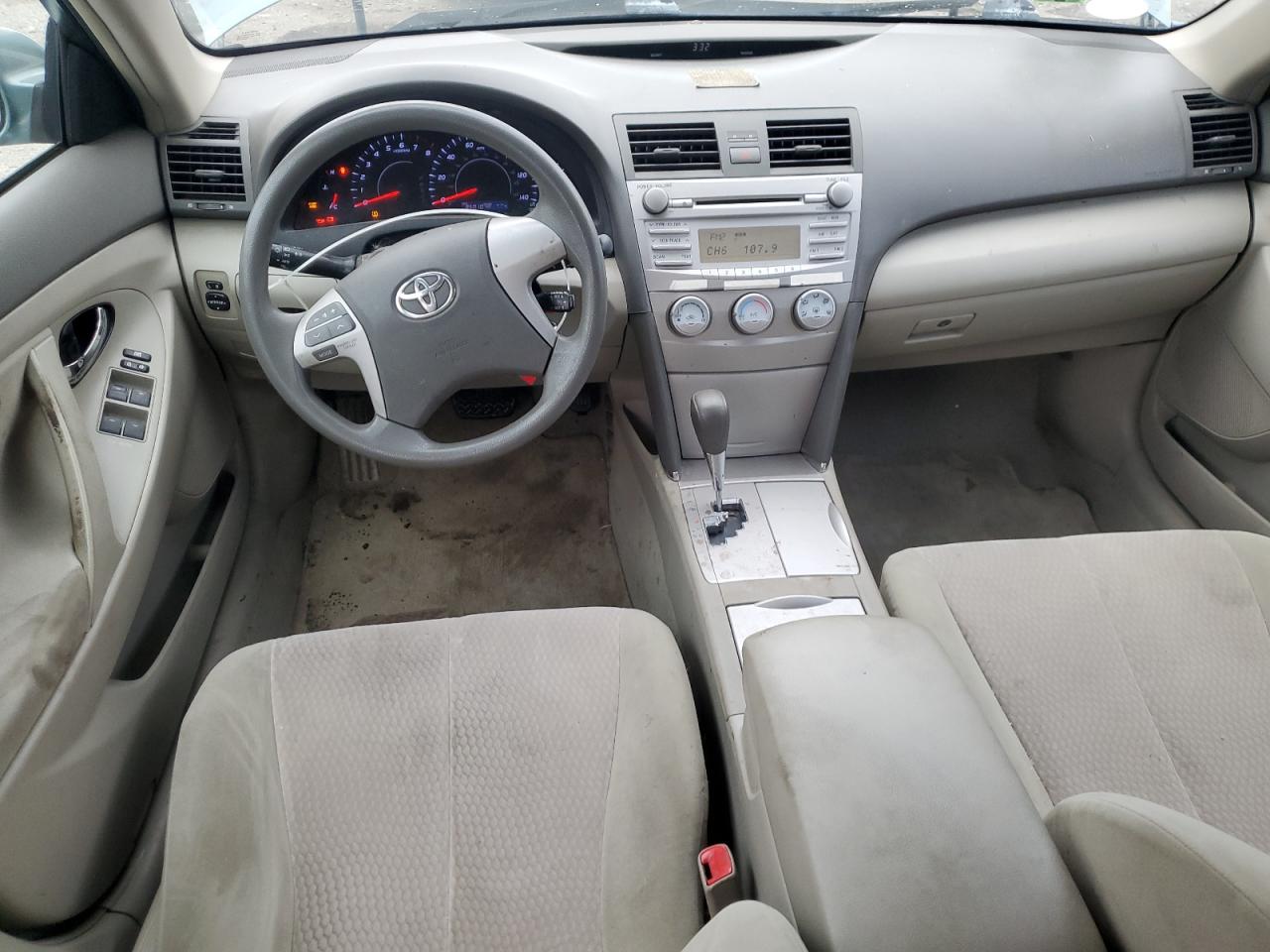 Toyota Camry Base Image 8