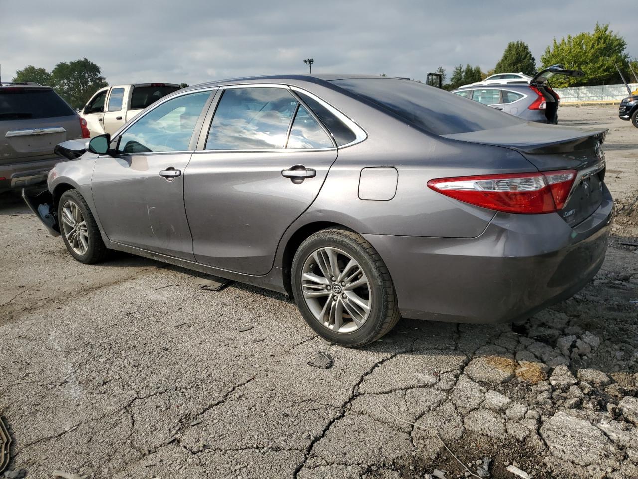 Toyota Camry Le Image 3