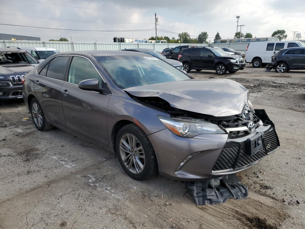 Toyota Camry Le Image 6
