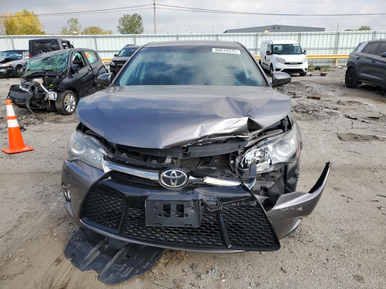 Toyota Camry Le Image 7