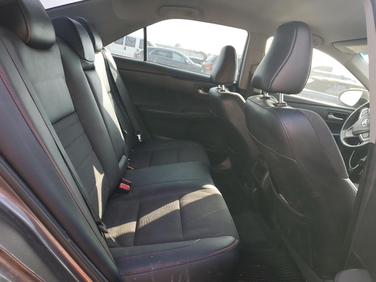 Toyota Camry Le Image 10