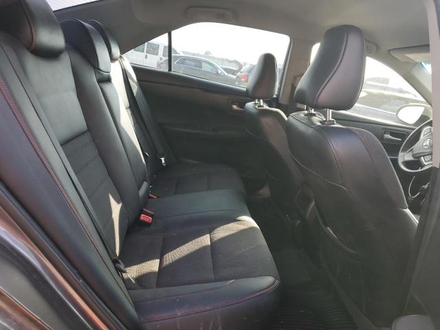 Toyota Camry Le Image 10