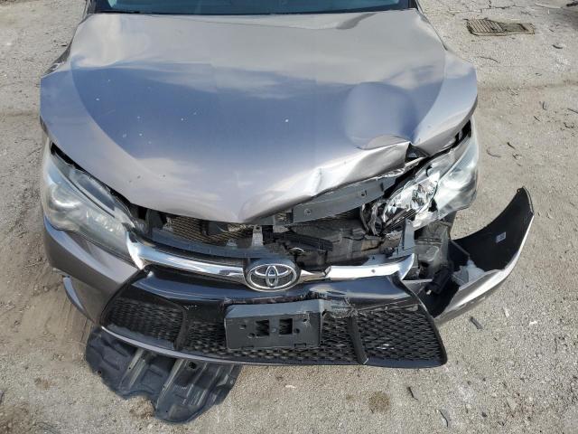 Toyota Camry Le Image 9