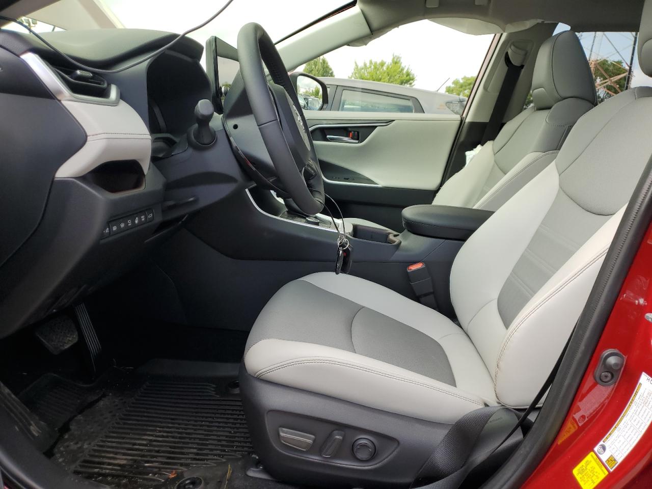 Toyota RAV4 Limited Image 3