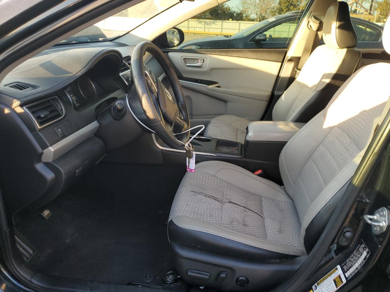 Toyota Camry Le Image 2