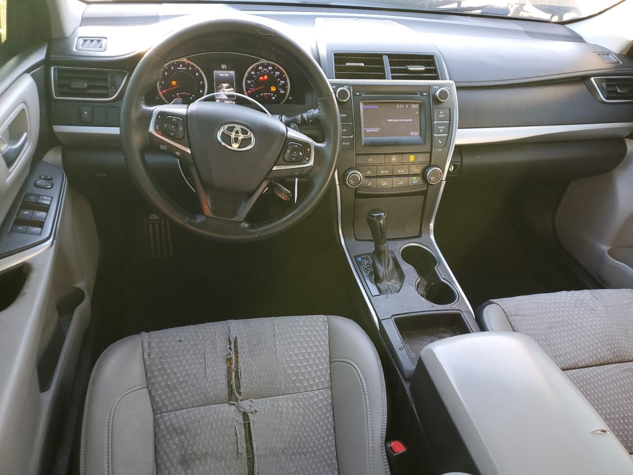 Toyota Camry Le Image 9