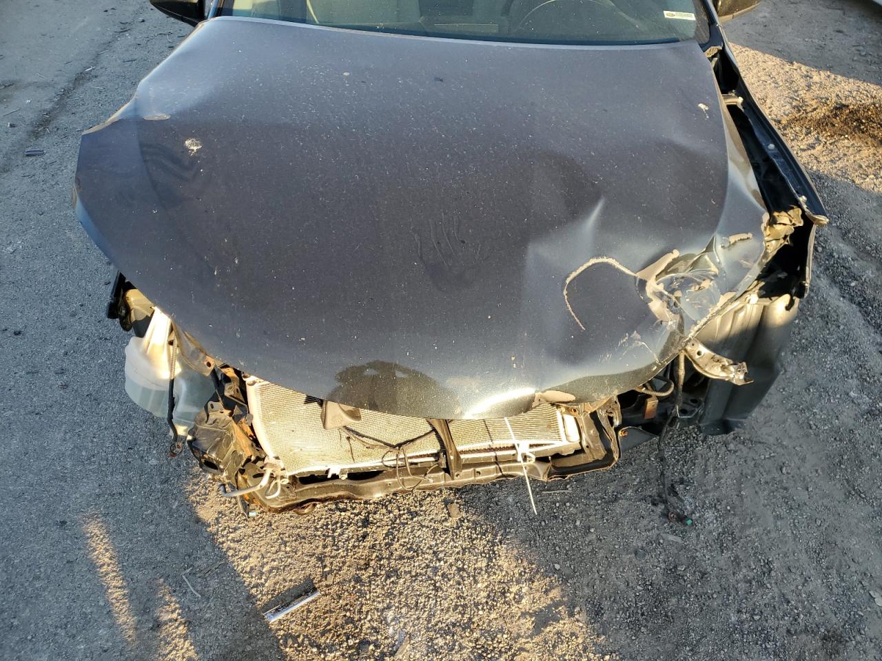 Toyota Camry Le Image 12