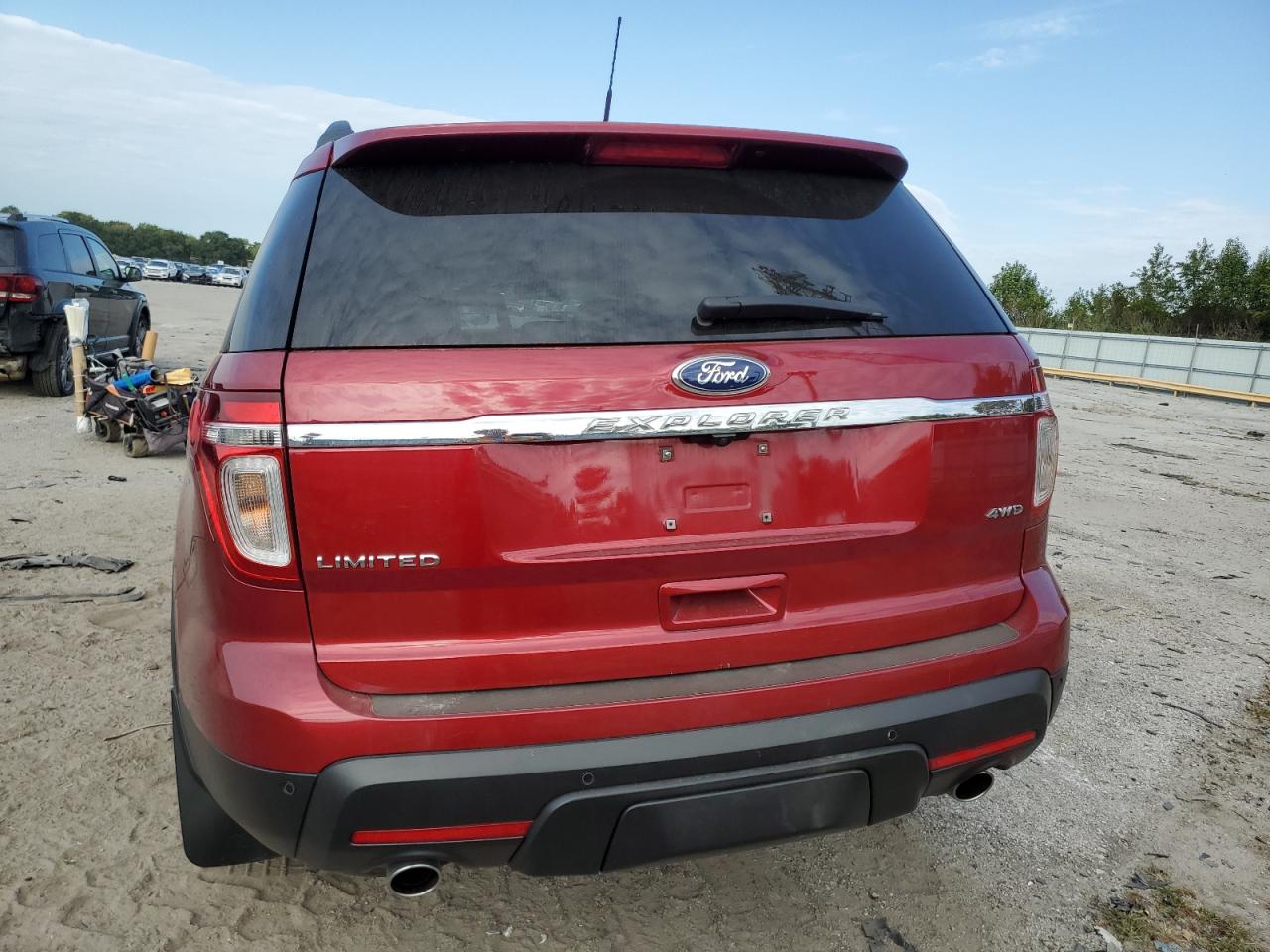 Ford Explorer Limited Image 6