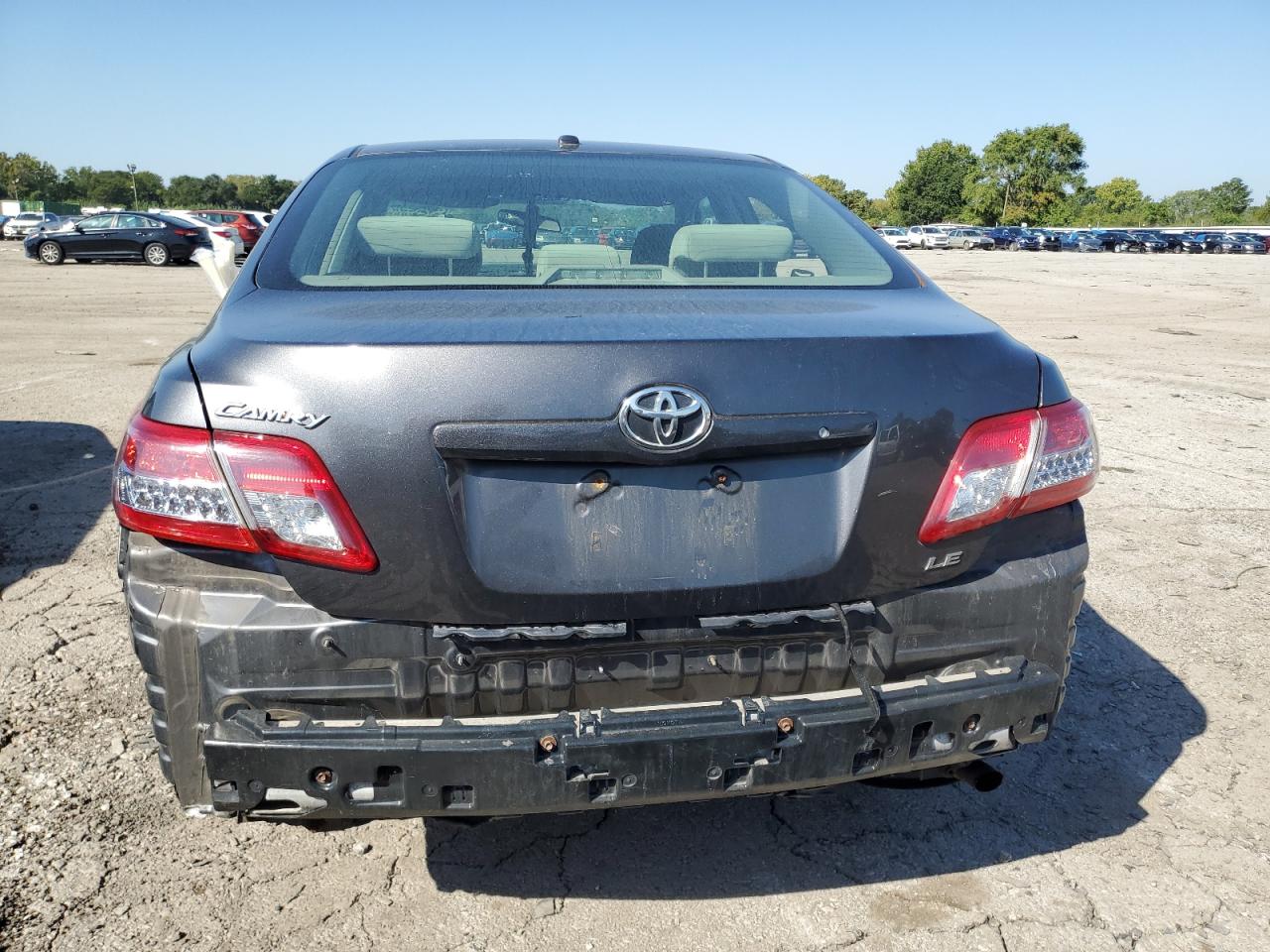 Toyota Camry Base Image 5