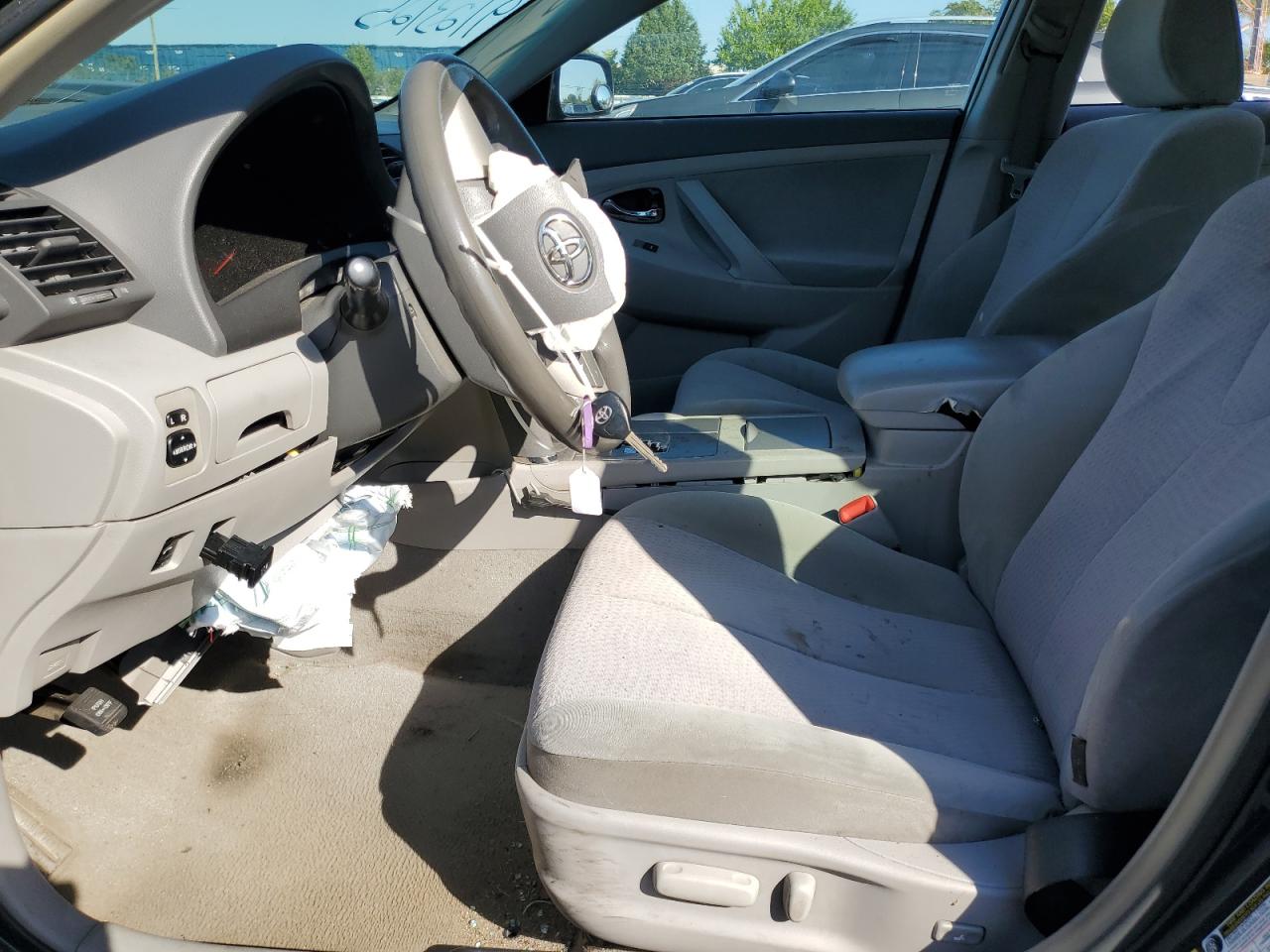 Toyota Camry Base Image 10