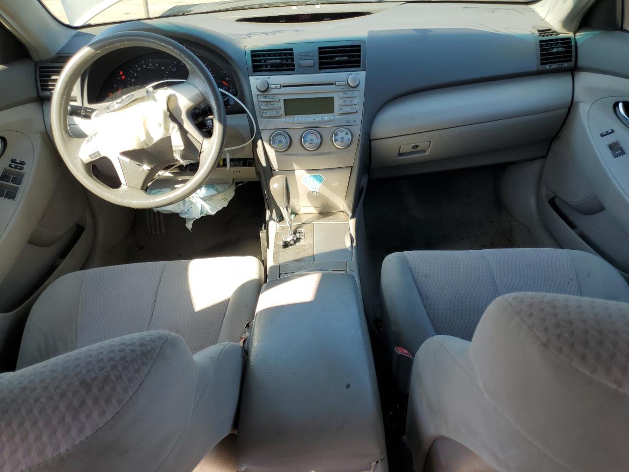 Toyota Camry Base Image 7