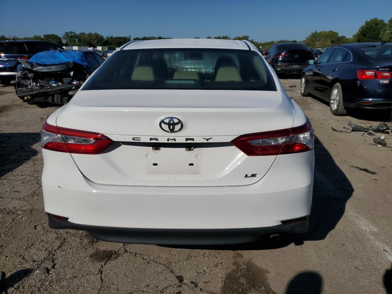 Toyota Camry L Image 11