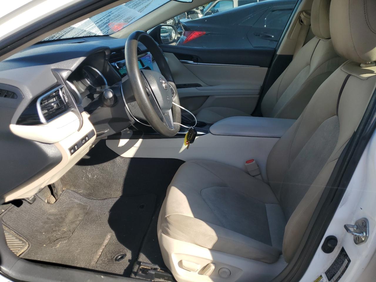 Toyota Camry L Image 6