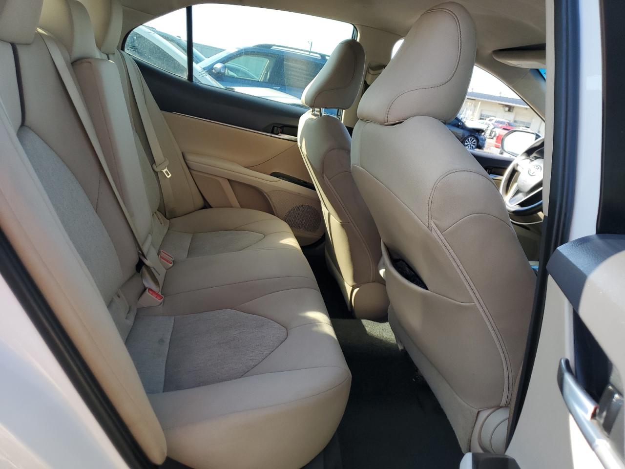 Toyota Camry L Image 7