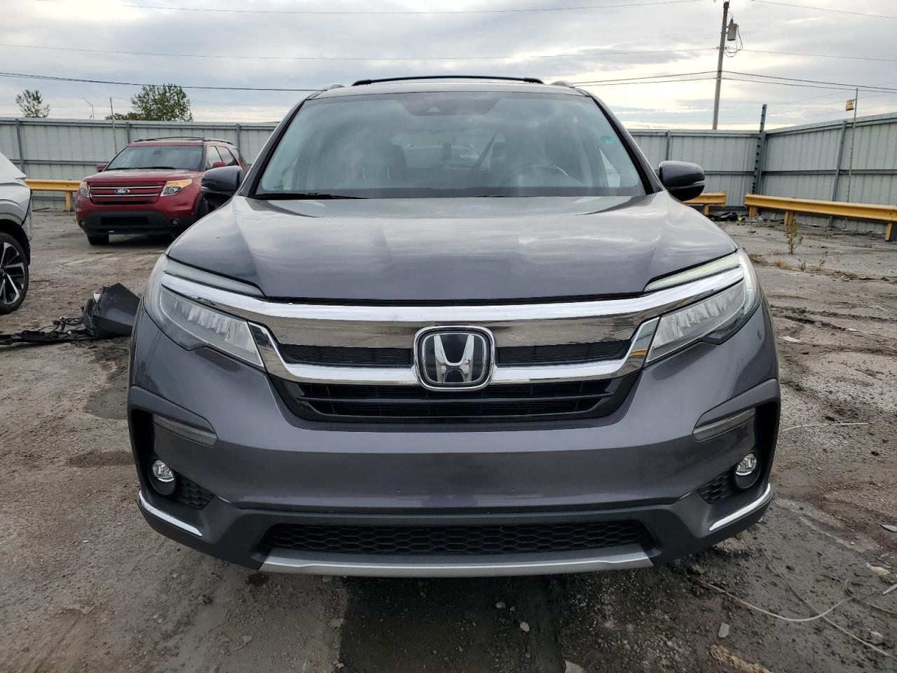 Honda Pilot Touring Image 3