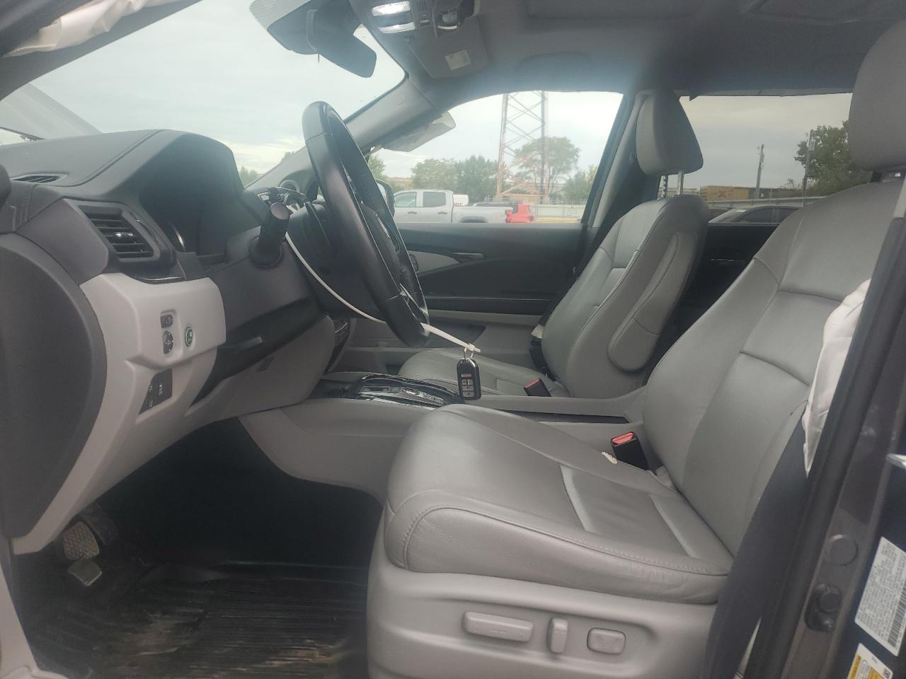 Honda Pilot Touring Image 7