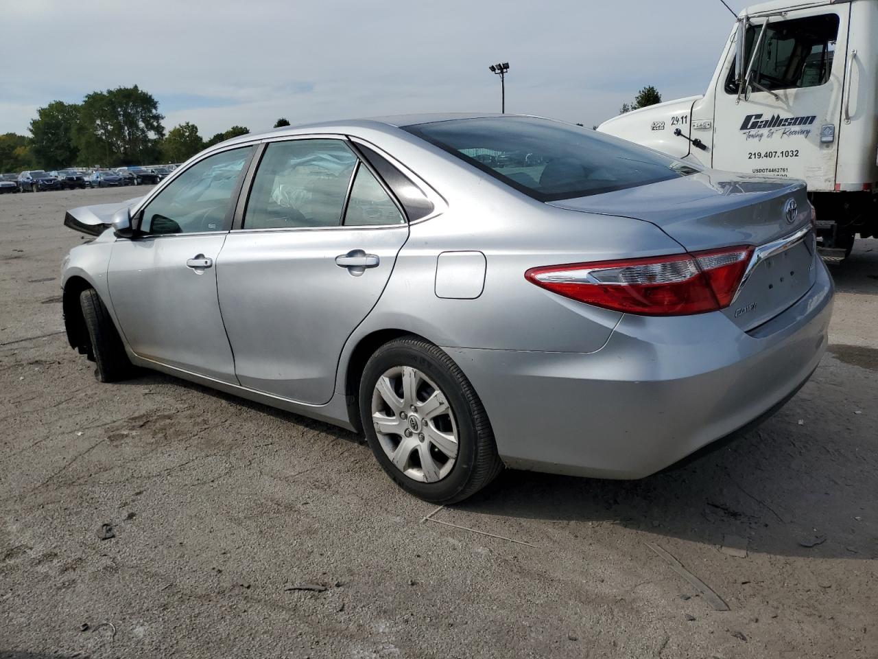Toyota Camry Le Image 4