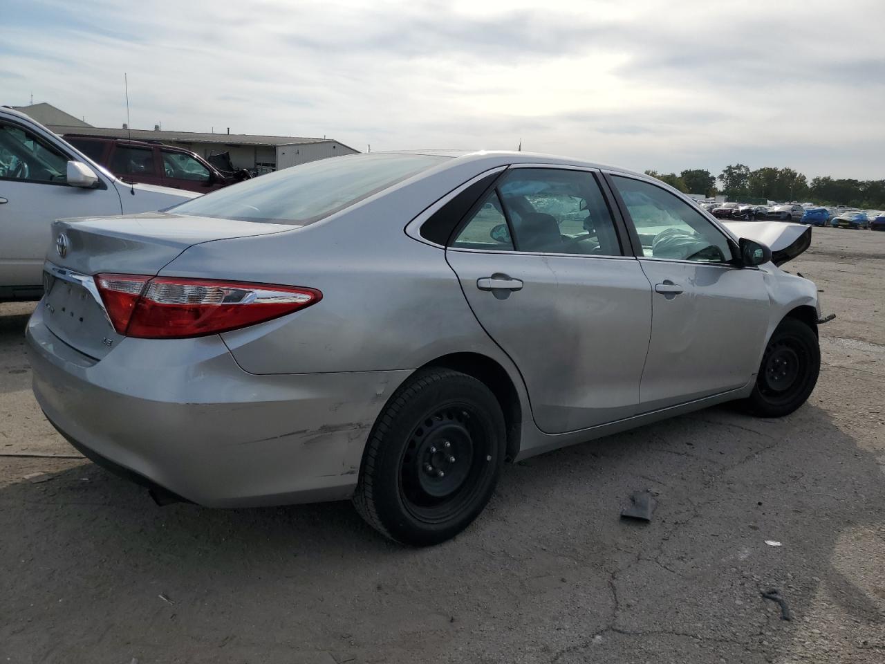 Toyota Camry Le Image 6