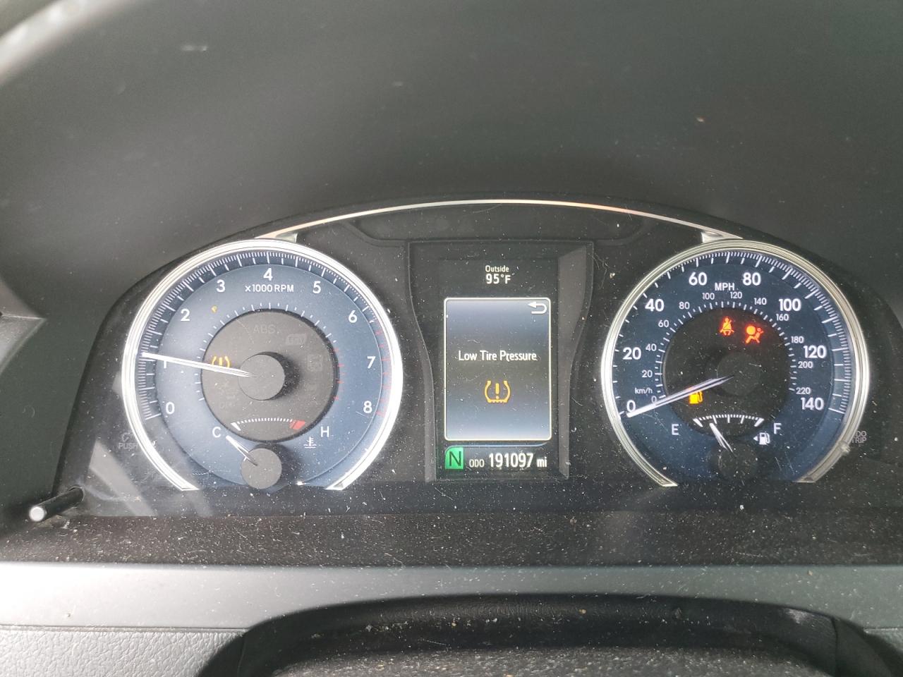 Toyota Camry Le Image 11