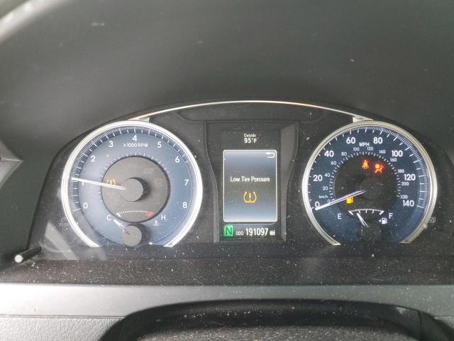 Toyota Camry Le Image 11