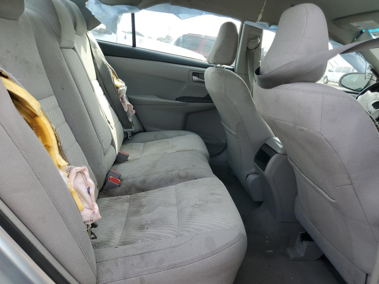 Toyota Camry Le Image 7