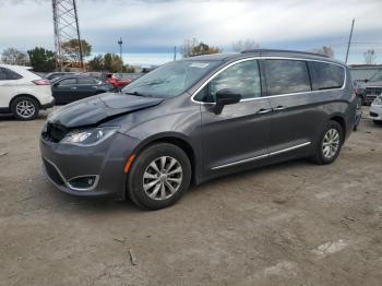  Salvage Chrysler Pacifica