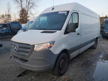  Salvage Mercedes-Benz Sprinter