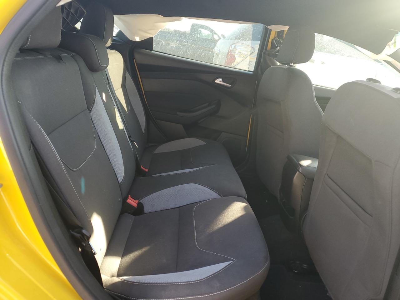 Ford Focus St Image 12