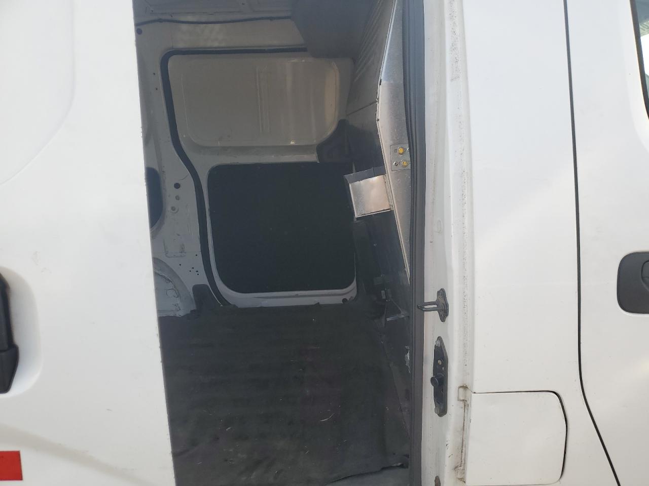 Nissan Nv 2.5s Image 6