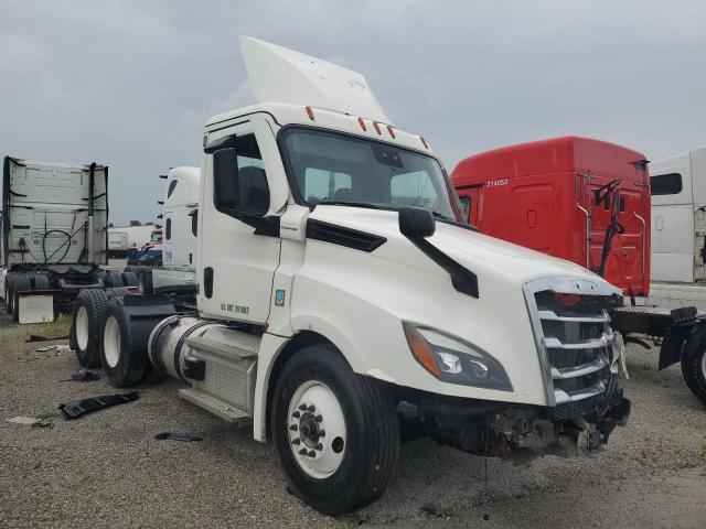  Salvage Freightliner Cascadia 1