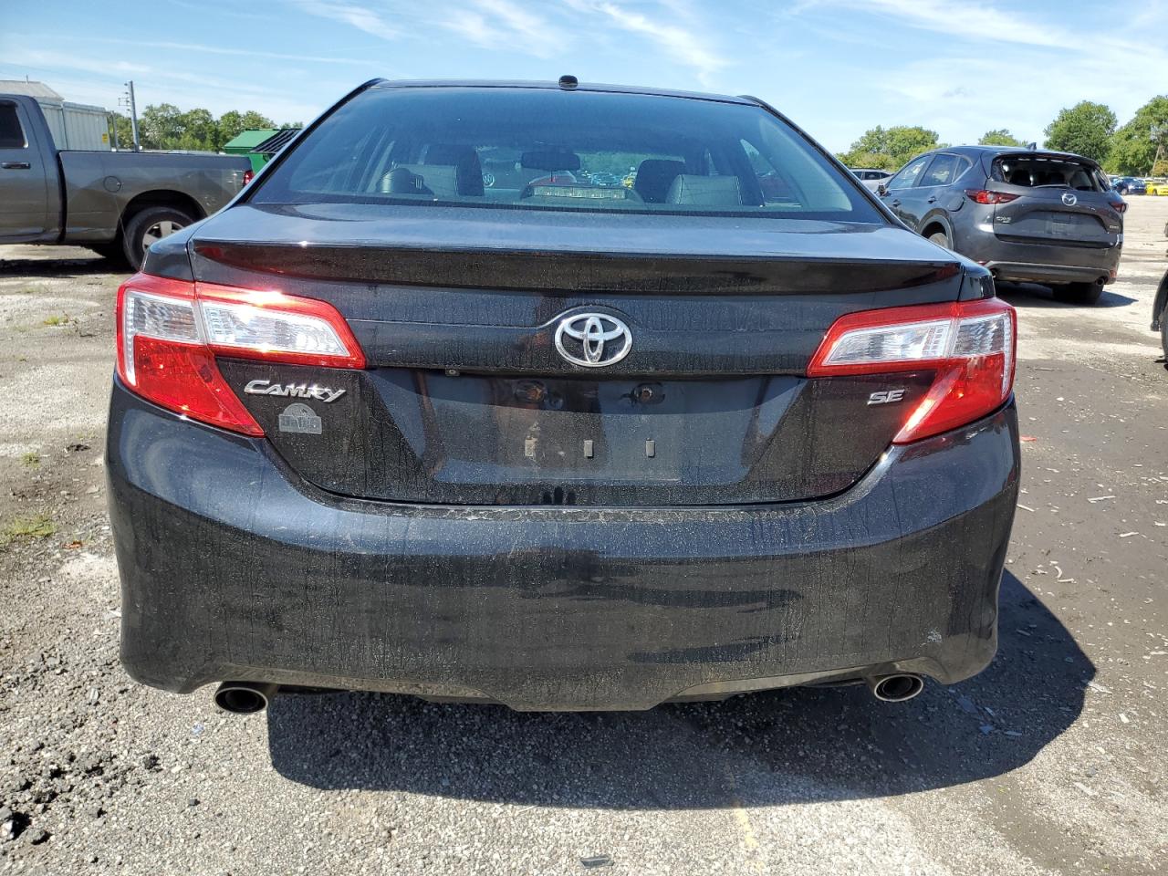 Toyota Camry Se Image 10