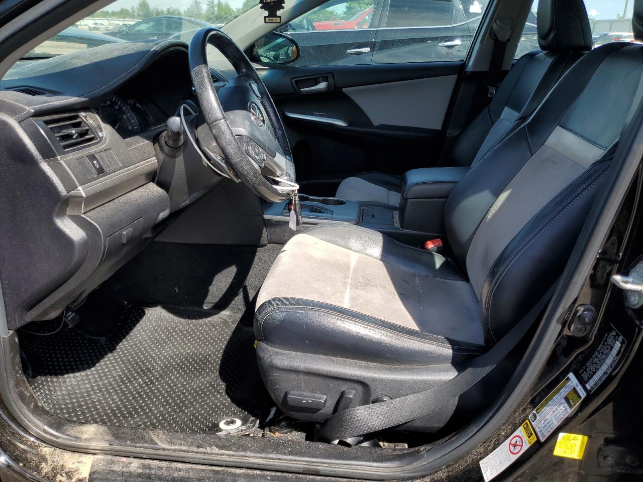 Toyota Camry Se Image 4