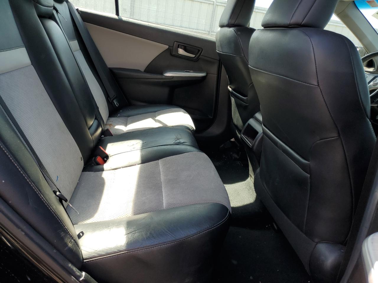 Toyota Camry Se Image 11