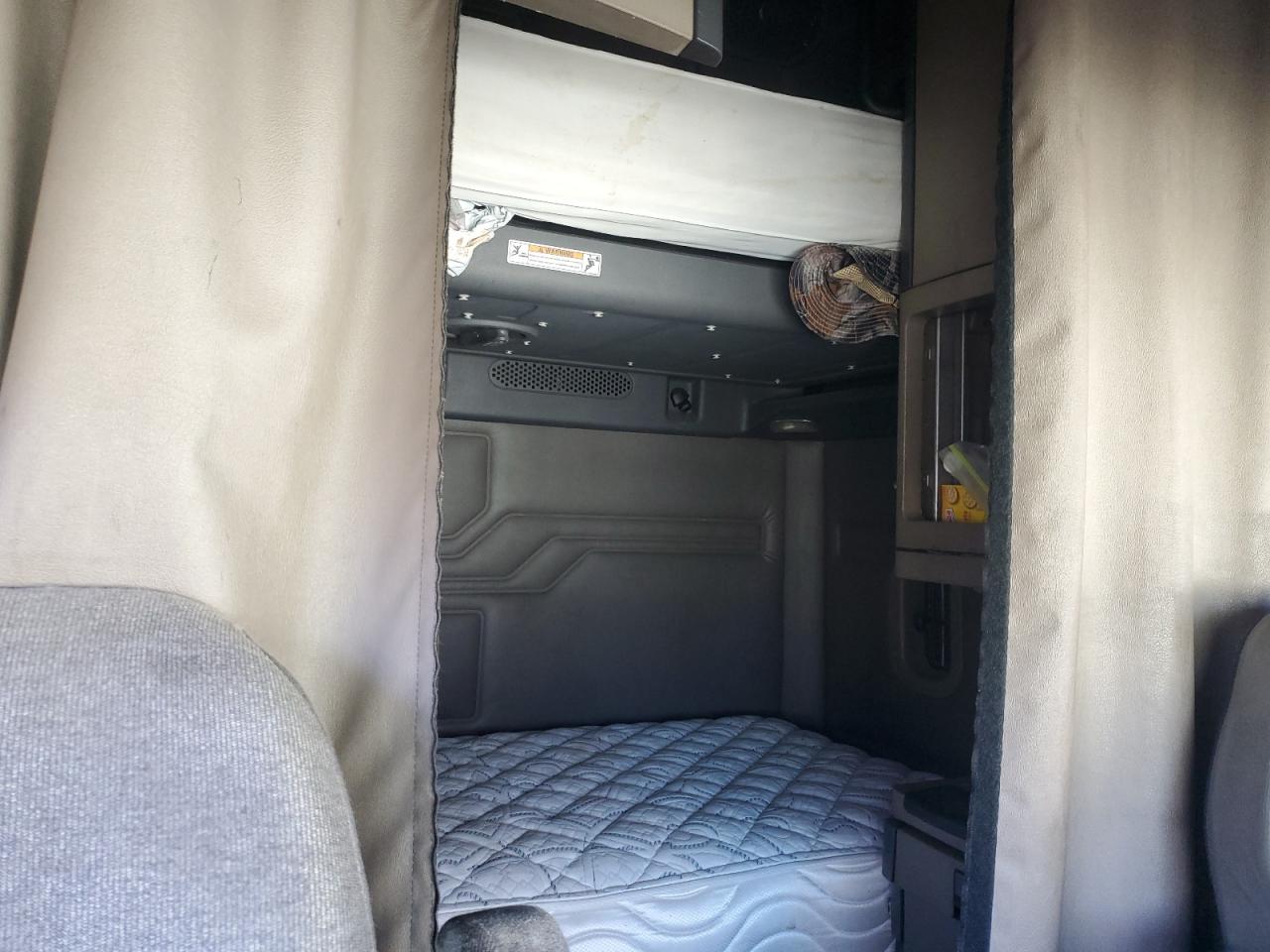 Freightliner Cascadia Image 2