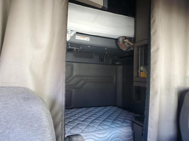 Freightliner Cascadia Image 2