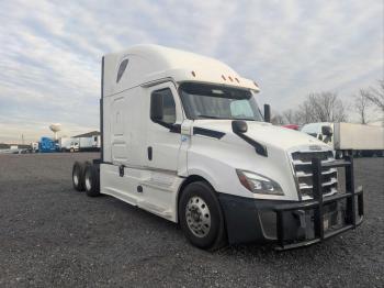 Salvage Freightliner Cascadia 1