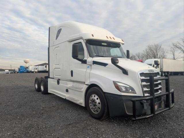  Salvage Freightliner Cascadia 1