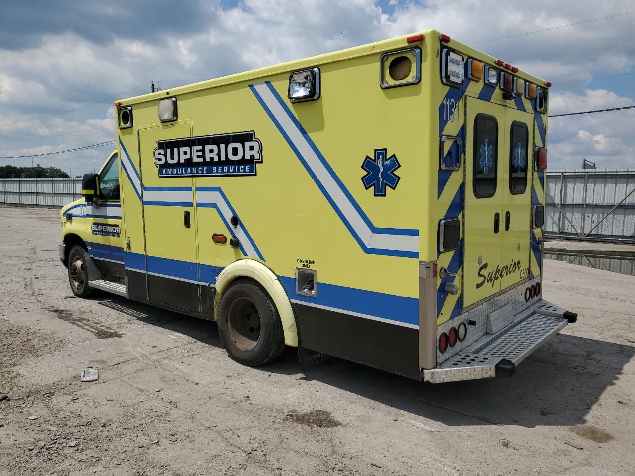 Ford Econoline E350 Super Duty Cutaway Van Image 3